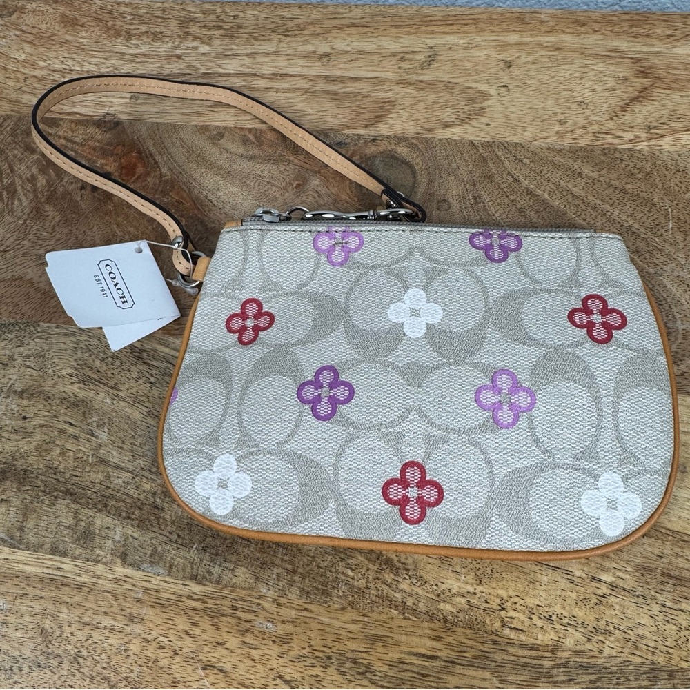 Coach Signature Peyton Clover Print Small Wristlet – Light Khaki Multi – NWT